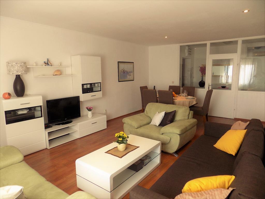 Apartment Anamarija Njivice Extérieur photo